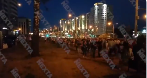 (VIDEO) Nu-l slăbesc pe „dictator”: „Pleacă!”