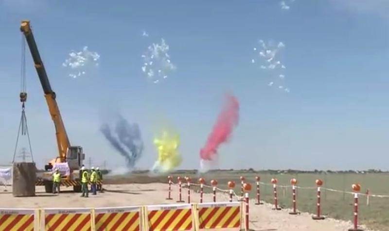 (VIDEO) În plină zi, Orban a inaugurat cu artificii lucrările la un ciot de centură