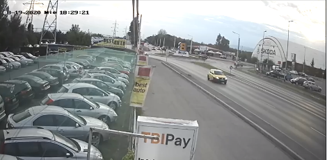 (VIDEO) Întâmplare nebună cu șoferița și polițistul