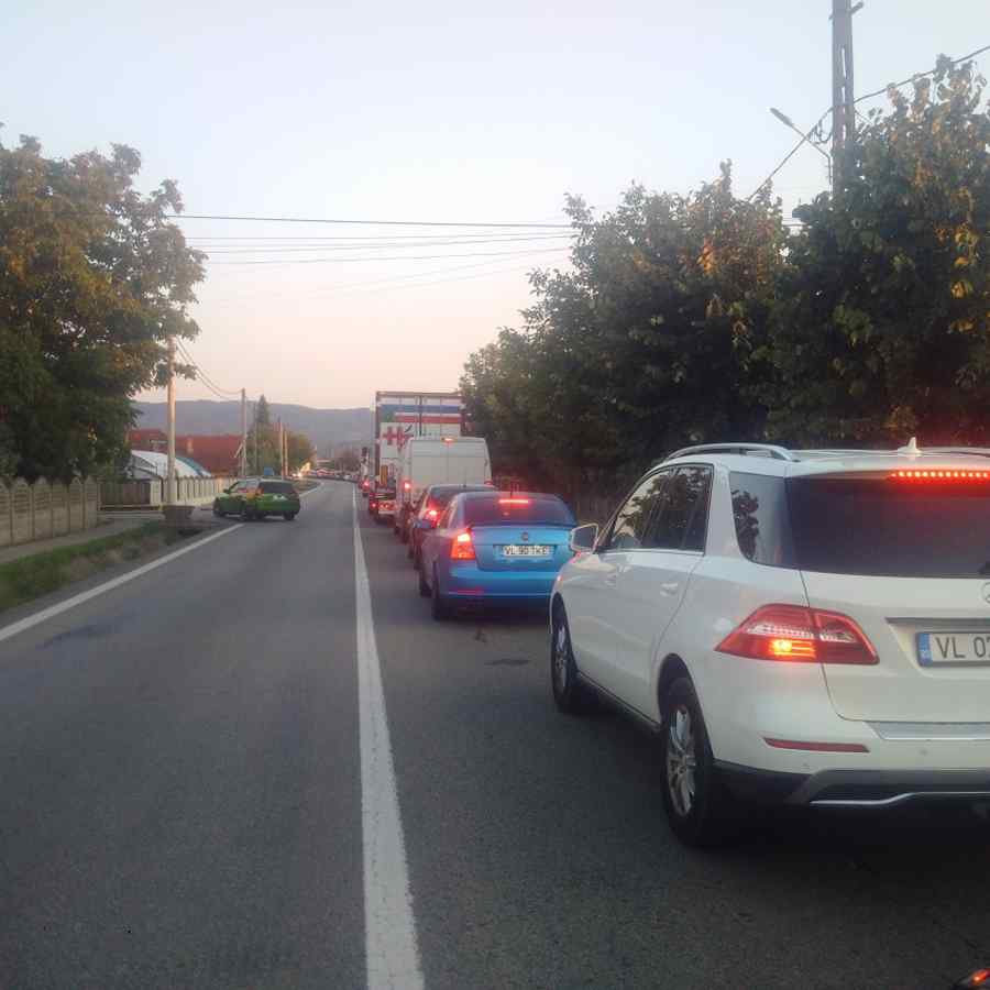 DN 7, blocat de ore întregi