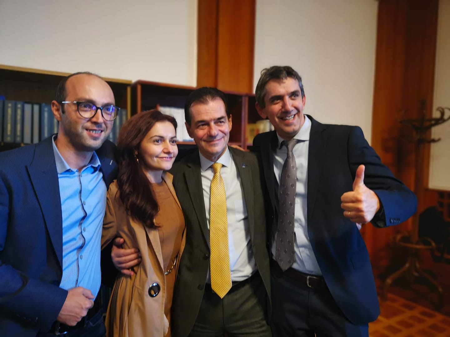 Cum o mai scaldă liberalii cu racolările