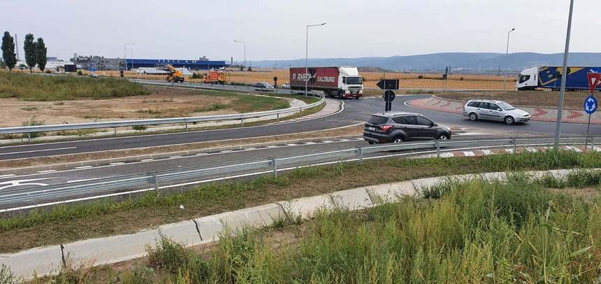 (FOTO) Au dat drumul pe o fărâmă de drum