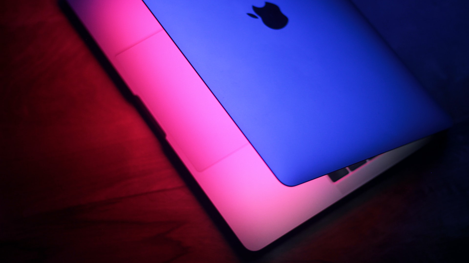 MacBook Air sau MacBook Pro – ce laptop merită banii tăi