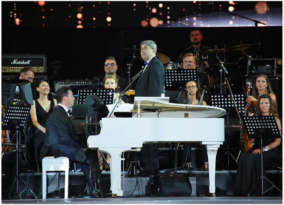 Tată și fiu pe scena Cerbului de Aur