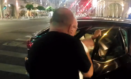 (VIDEO) Ce mamă de bătaie își lua Ceaușescu!
