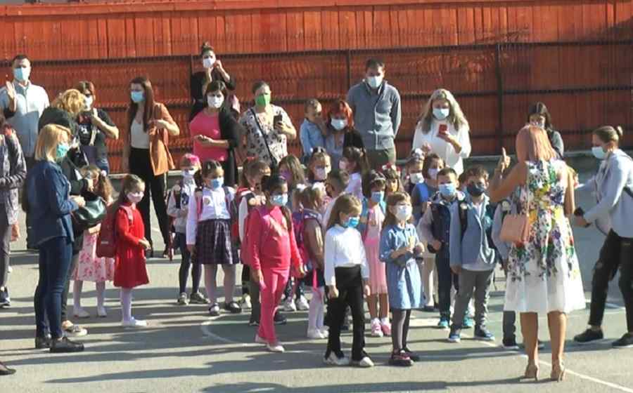 A început filmul de groază al profesorilor, părinților și elevilor