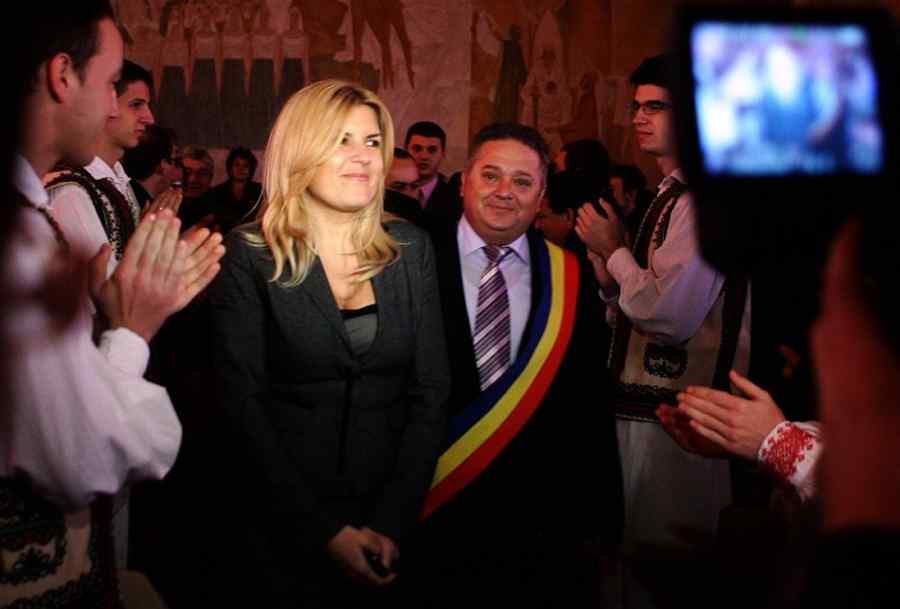 Dănuț, primarul care plânge de dorul Elenei