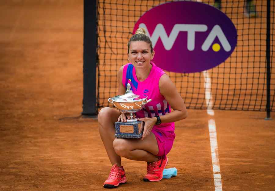 (VIDEO) Simona Halep, ridicând trofeul de la Roma!