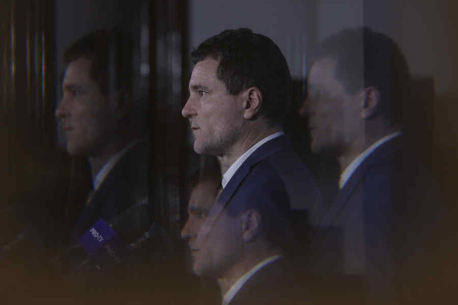 Firea scoate „dovada: „Cum au apărut, din senin, 200 de voturi în plus pentru Plicușor”?