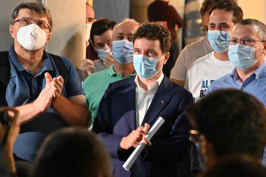 Cocorii de la etajul 14