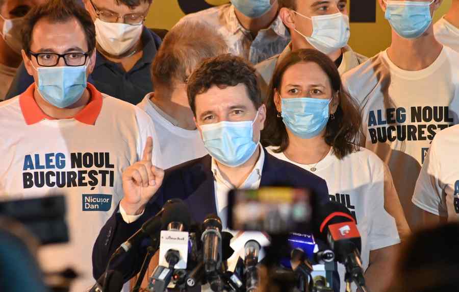 (GALERIE FOTO) Prima reacție a lui Nicușor Dan