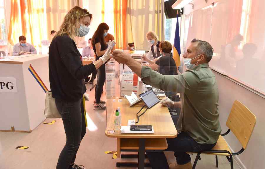 Sondaj! Cine ar câștiga duminică alegerile?