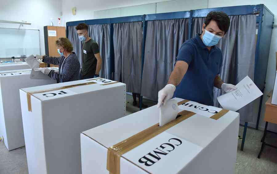 Vârste, voturi, administraţie