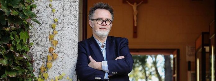 Scriitor american: Nu vă cedați identitatea de dragul UE