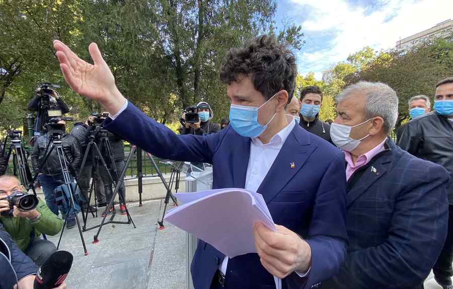 Alo, Nicușor? Aici Ciucu frustratul, la „telefon”