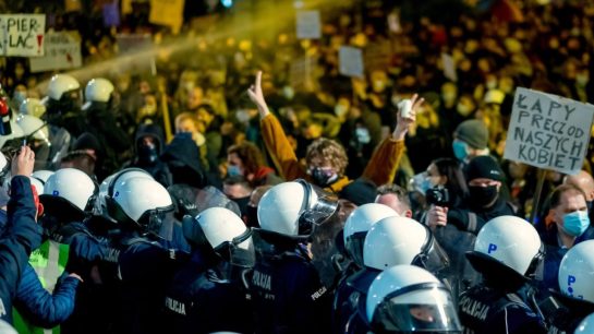 L. Antonesei: Revolta poloneză devine explozivă!