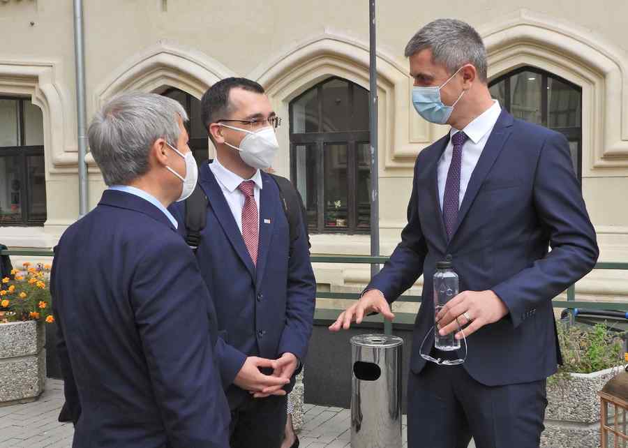 „Fix ca în fabula cu măgarul”