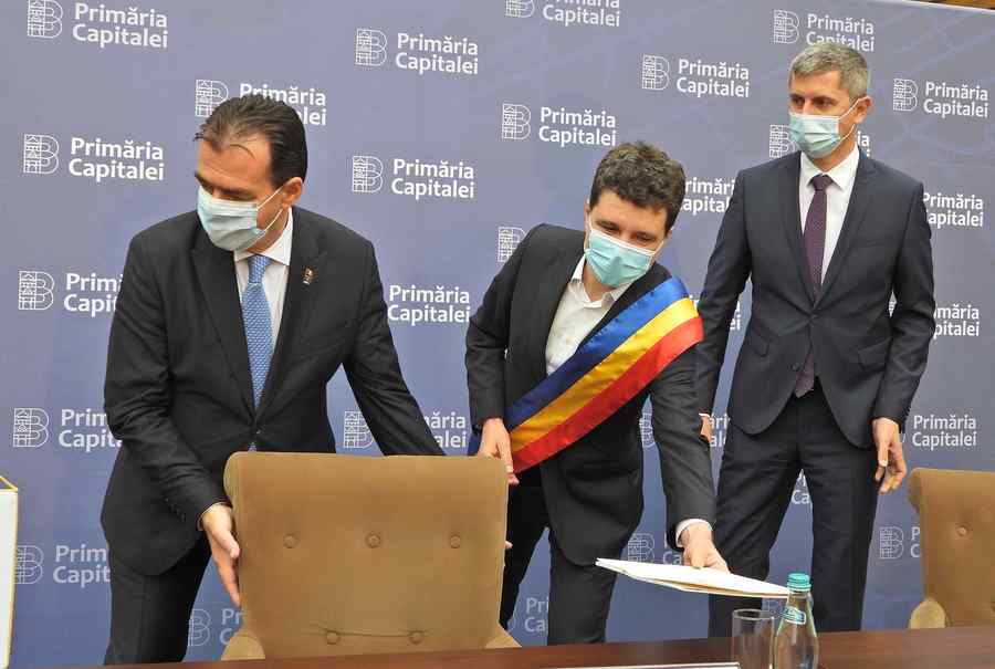 (GALERIE FOTO ȘI VIDEO) Jurământul lui Nicușor Dan ca primar
