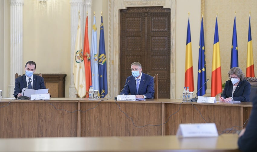 Minciuna cu „dragi români“