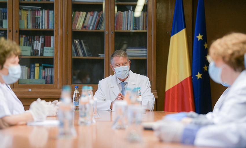 (VIDEO) Pe răspunderea lui Iohannis: „Vaccinurile sunt sigure”