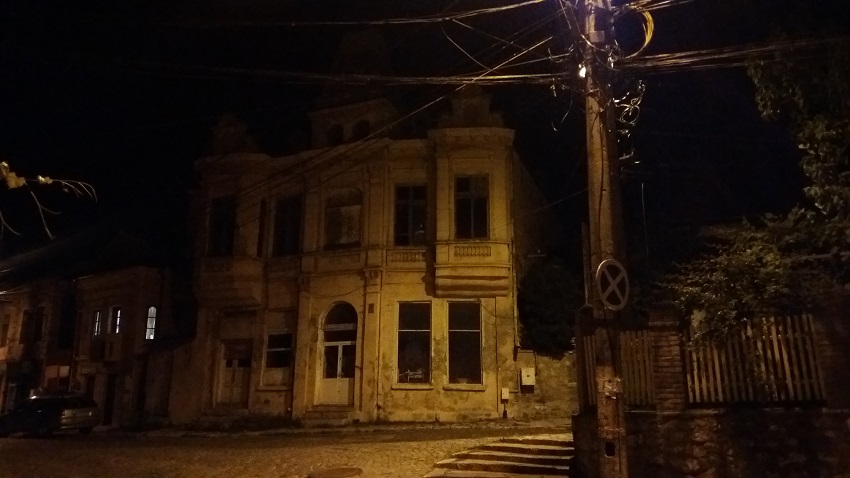 Iohannis a pus ochii pe o casă cu fantome