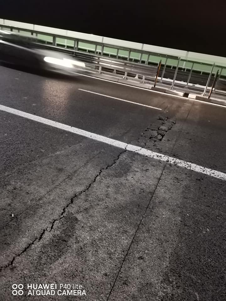 (FOTO) A crăpat autostrada „mea” electorală