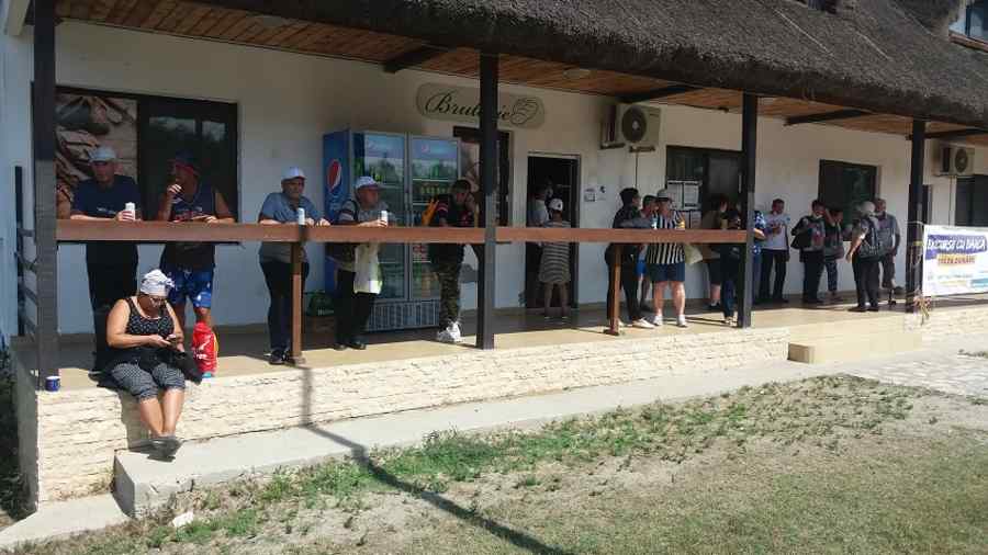 Filmare în târgul liniștit