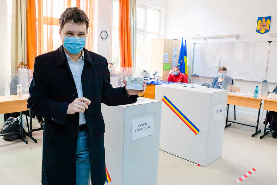 Nicușor Dan scoate miliardele la înaintare