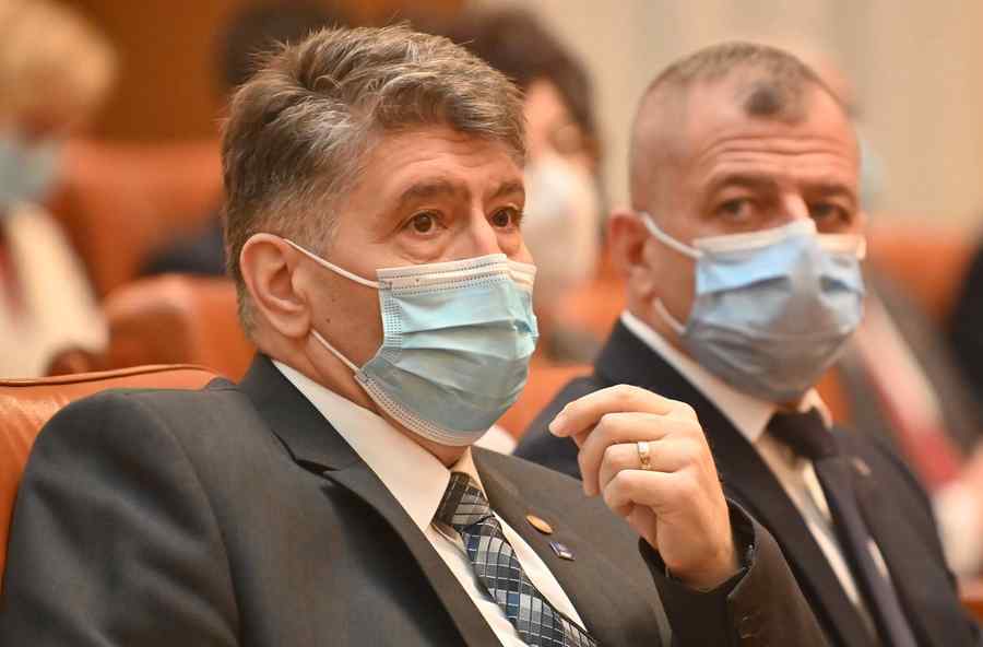 Război liberal şi pe funcțiile din Parlament