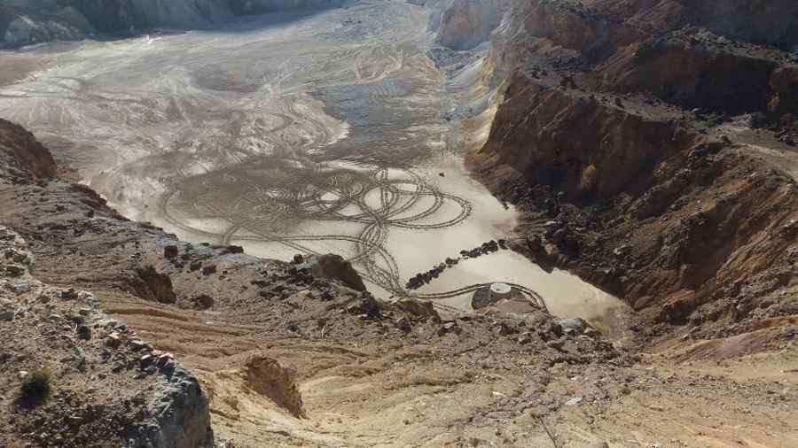 Câmpuri magnetico-politice