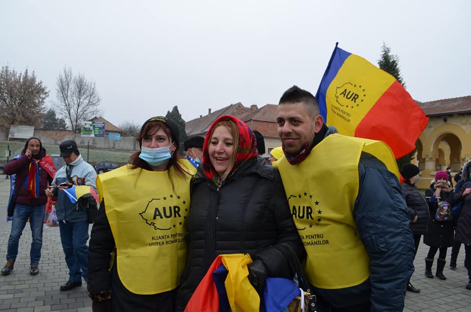 Sar Scântei din masca lui Șoșoacă