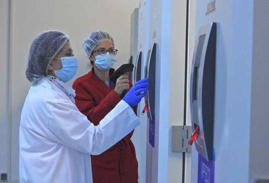 Vaccinuri din tranşa simbol puse la păstrare