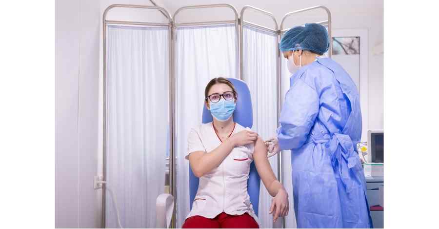 BREAKING NEWS Prima persoană vaccinată anti-Covid în România (GALERIE FOTO ŞI VIDEO)