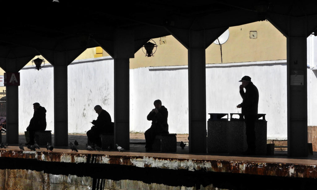 Frica pe cale să cîștige iar