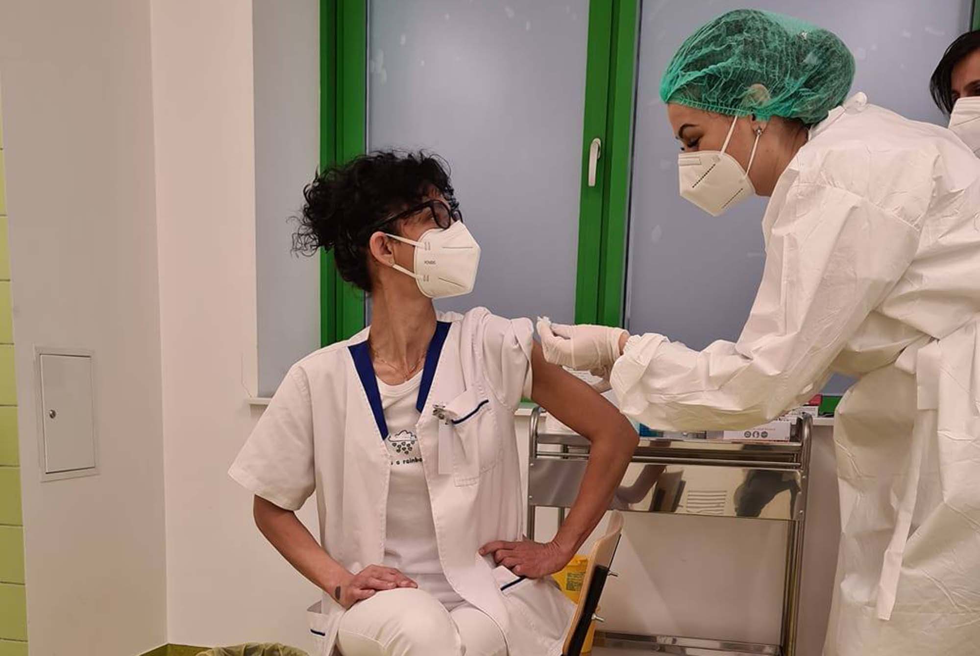 Ce trebuie să știi înainte de a fi vaccinat cu „Moderna”