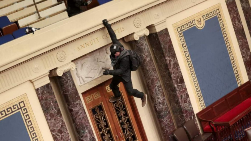 Capitoliu – Cotroceni,  paralele inegale