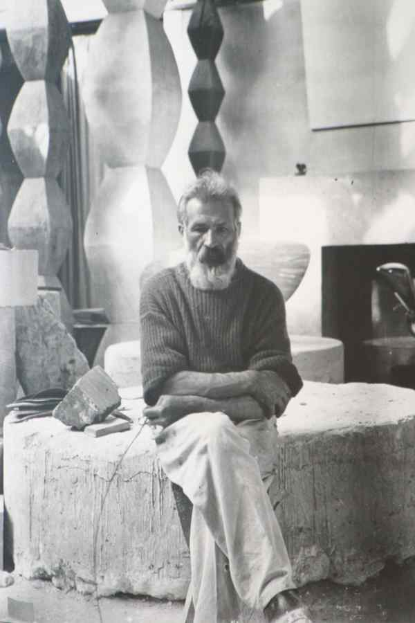 Brâncuși, în fața culturii de partid și de stat