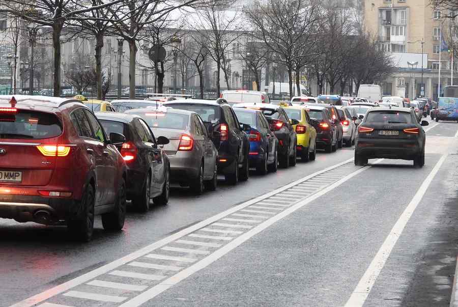 (FOTO) Bandă de biciclete, folosită mai mult de mașini
