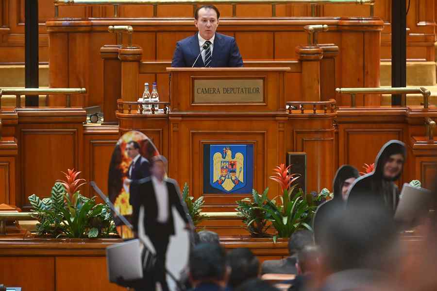 (FOTO/VIDEO) Ciocnirea motanilor în Parlament: Ciolacu versus Cîțu