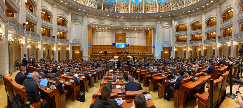 Bugetul, trecut cu „prostul” de față