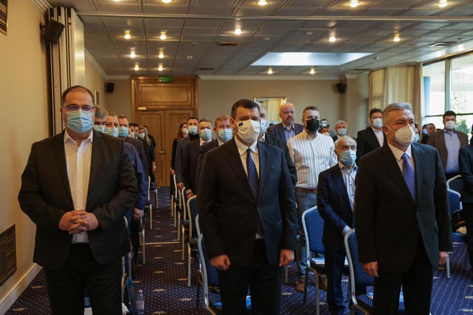 PMP se topește încet