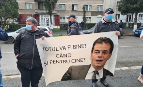 (VIDEO) Revoltă la Deva: ”Nu poți să salvezi Mintia, darămite România”