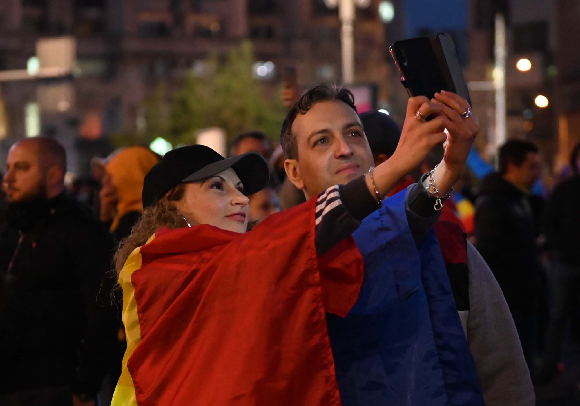 Jigniri la adresa protestatarilor: „Analfabeți funcționali”, „prostan manipulat”