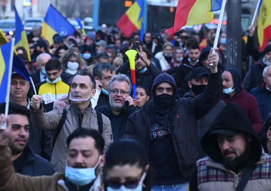 Contestatarii restricţiilor, din nou în stradă