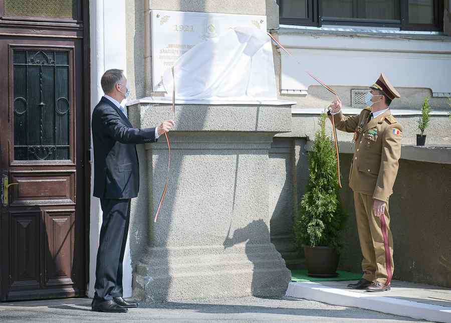 Klaus Iohannis a decorat o amintire