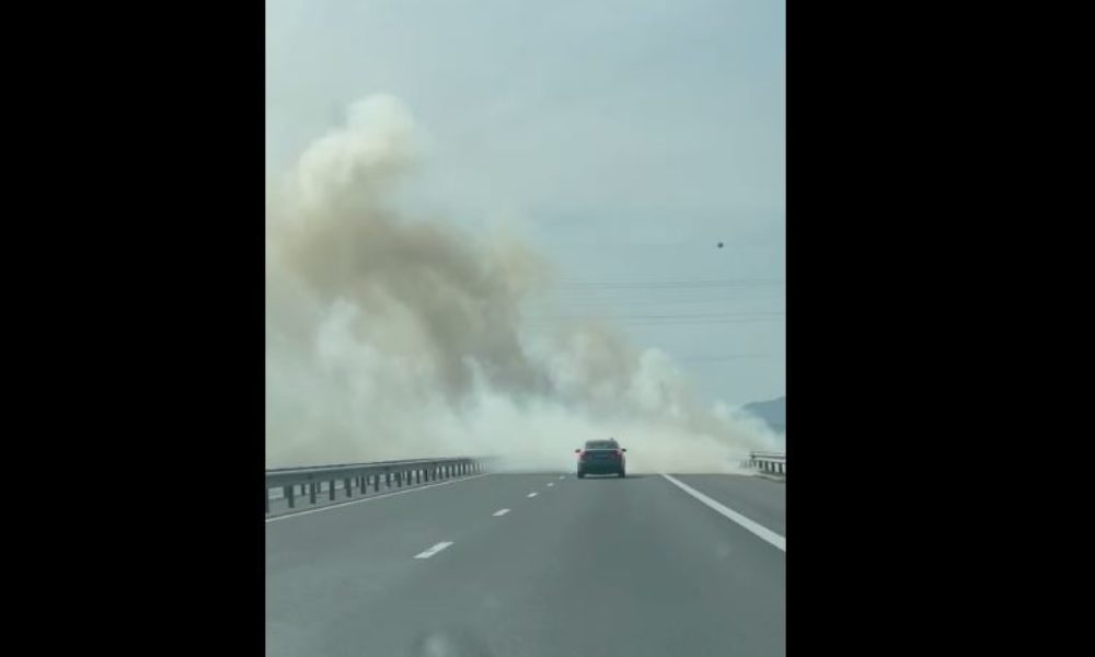 incendiu, A1, fum mult masina, autostrada, miriste