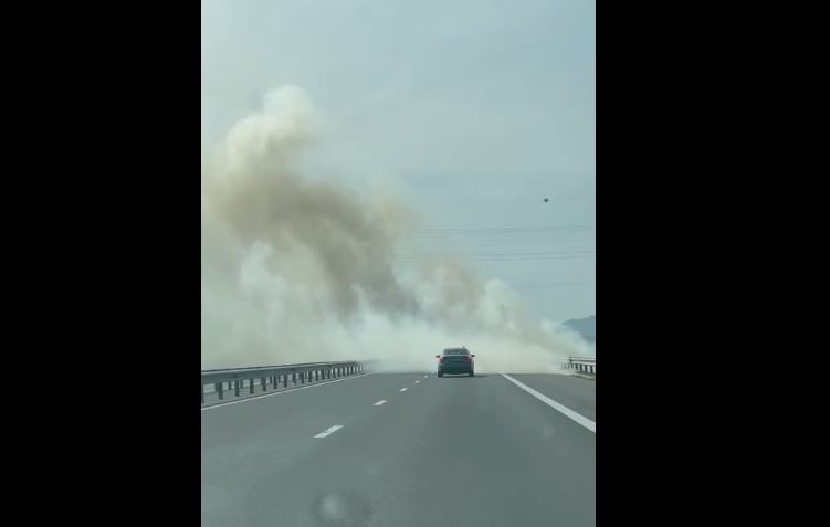 (VIDEO) Ambuteiaj într-un nor de fum pe A1 Deva – Lugoj