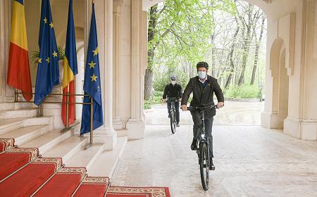 Klaus Iohannis, pe bicicletă de peste 9.000 de lei?