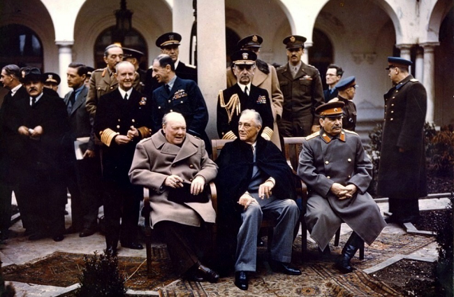 De ce n-a scos o vorbă Iohannis despre „Ziua Victoriei” împotriva Germaniei?