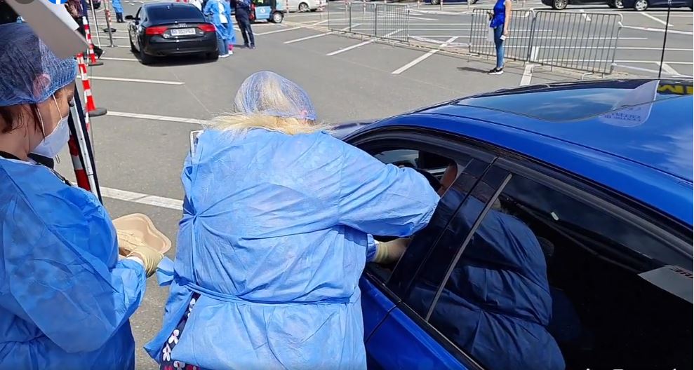 Centru de vaccinare drive-thru în Sectorul 4